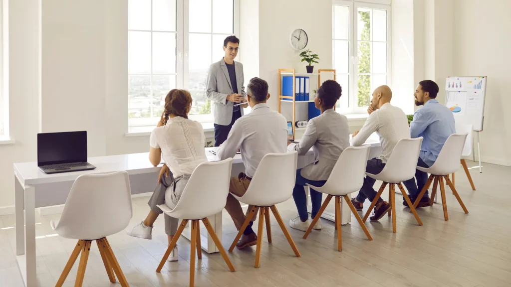 A marketing director leading a meeting with a team, discussing strategies, growth, and leadership roles in digital marketing director jobs.